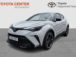 Grå Begagnad 2023 Toyota C-HR Sport SUV | 339 900 kr (Marknadspris)