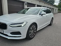 Vit Begagnad 2020 Volvo V90 Momentum Kombi | 230 000 kr (Marknadspris)