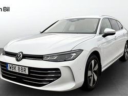 Vit Begagnad 2024 VW Passat Business Kombi | 439 900 kr (Dyr)