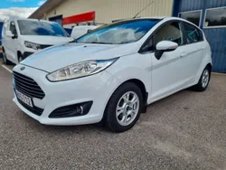 Vit Begagnad 2016 Ford Fiesta Titanium Halvkombi | 89 900 kr