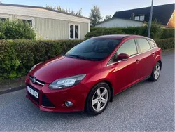 Röd Begagnad 2012 Ford Focus Titanium Halvkombi | 42 900 kr (Bra pris)