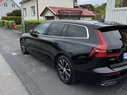Svart Begagnad 2019 Volvo V60 Momentum Kombi | 185 000 kr