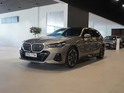 Grå (oxide grey) Begagnad 2024 BMW i5 M Sport Sedan | 664 800 kr (Dyr)