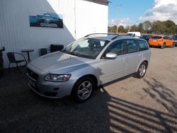 Ljusgrå Begagnad 2008 Volvo V50 Kinetic Kombi | 24 900 kr (Marknadspris)