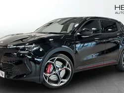 Svart (black) Ny 2025 Alfa Romeo Junior Veloce SUV | 507 800 kr