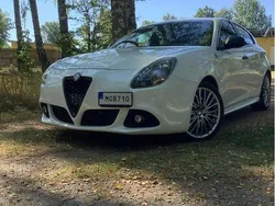 Vit Begagnad 2016 Alfa Romeo Giulietta Quadrifoglio Verde Halvkombi | 165 000 kr