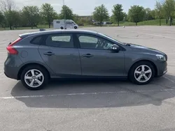 Grå Begagnad 2013 Volvo V40 Kinetic Kombi | 73 000 kr (Marknadspris)