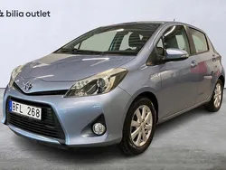 Blå Begagnad 2013 Toyota Yaris Hybrid Active Halvkombi | 119 000 kr (Marknadspris)
