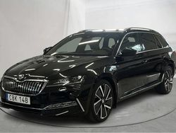Svart Begagnad 2020 Skoda Superb Kombi | 274 800 kr (Marknadspris)