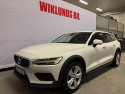 Vit Begagnad 2022 Volvo V60 CC Kombi | 324 500 kr (Marknadspris)