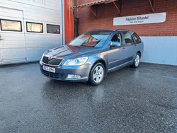 Mörkgrå Begagnad 2010 Skoda Octavia Elegance Kombi | 49 900 kr (Marknadspris)