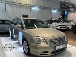 Ljusgrön (grön) Begagnad 2006 Toyota Avensis Kombi | 39 900 kr (Marknadspris)