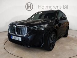 Svart Begagnad 2024 BMW iX1 M Sport SUV | 499 800 kr (Marknadspris)