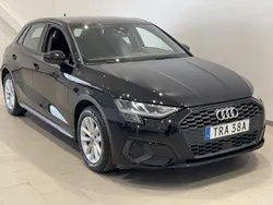 Svart (brilliantsvart) Begagnad 2024 Audi A3 Sportback Proline Halvkombi | 274 900 kr (Marknadspris)