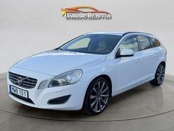 Vit Begagnad 2013 Volvo V60 Momentum Kombi | 114 900 kr (Marknadspris)