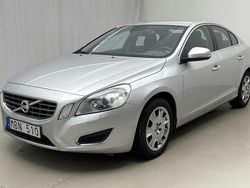 Ljusgrå Begagnad 2012 Volvo S60 Momentum Sedan | 108 000 kr (Superpris)