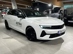 White jade Begagnad 2024 Opel Astra Edition Kombi | 309 900 kr (Marknadspris)