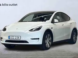 Vit Begagnad 2023 Tesla Model Y Standard Range SUV | 339 900 kr
