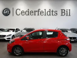 Röd Begagnad 2018 Toyota Yaris Active Halvkombi | 129 700 kr (Marknadspris)