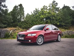 Röd Begagnad 2010 Volvo S40 Summum Sedan | 69 900 kr (Lite dyr)