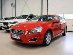 Röd Begagnad 2013 Volvo S60 Momentum Sedan | 129 900 kr (Marknadspris)