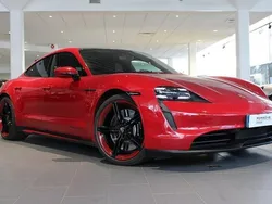 Röd (carmine red) Begagnad 2022 Porsche Taycan 4S Sedan | 855 000 kr (Dyr)