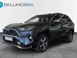 Mörkgrå Begagnad 2020 Toyota RAV4 Hybrid SUV | 349 900 kr (Marknadspris)
