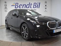 Grå Begagnad 2025 BMW 530e M Sport Kombi | 689 500 kr (Marknadspris)