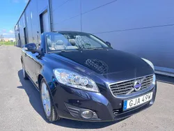 Mörkblå (magic blue pearl metallic) Begagnad 2011 Volvo C70 Cab | 145 000 kr (Dyr)