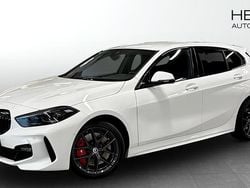 Vit (white) Begagnad 2022 BMW 118 M Sport Halvkombi | 298 700 kr (Dyr)