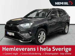Grå Begagnad 2020 Toyota RAV4 Hybrid Style SUV | 339 900 kr (Marknadspris)