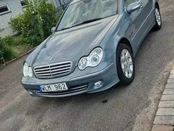 Grå Begagnad 2005 Mercedes C200 Elegance Sedan | 28 000 kr (Marknadspris)