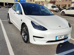 Vit Begagnad 2023 Tesla Model 3 Standard Range Sedan | 339 000 kr (Bra pris)