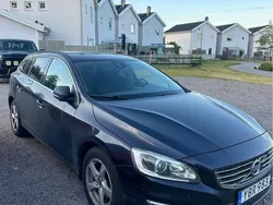 Blå Begagnad 2016 Volvo V60 Momentum Kombi | 140 000 kr (Marknadspris)