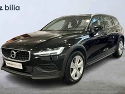 Svart Begagnad 2022 Volvo V60 CC Kombi | 349 900 kr (Marknadspris)