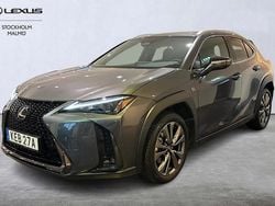 Grå Begagnad 2025 Lexus UX 300h Sport Design Packet SUV | 389 000 kr