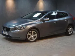 Grå Begagnad 2017 Volvo V40 Kinetic Kombi | 149 900 kr (Marknadspris)