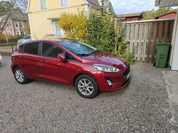 Röd Begagnad 2019 Ford Fiesta Trend Halvkombi | 129 000 kr (Marknadspris)