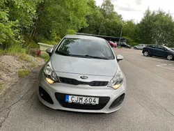 Grå Begagnad 2014 Kia Rio Halvkombi | 58 000 kr (Marknadspris)