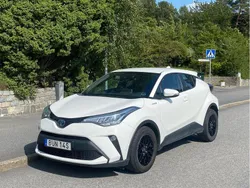 Vit Begagnad 2021 Toyota C-HR Active SUV | 195 000 kr (Marknadspris)