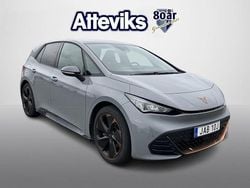 Ljusgrå (grå) Begagnad 2023 Cupra Born Halvkombi | 248 800 kr (Marknadspris)