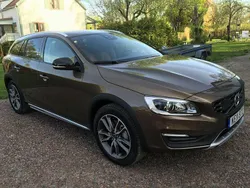 Brun Begagnad 2016 Volvo V60 CC Summum Kombi | 195 000 kr (Bra pris)
