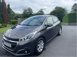 Grå Begagnad 2018 Peugeot 208 Signature Sky Halvkombi | 97 500 kr (Marknadspris)