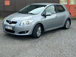 Grå Begagnad 2008 Toyota Auris Halvkombi | 33 000 kr (Marknadspris)
