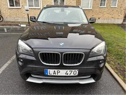 Svart Begagnad 2011 BMW X1 SUV | 99 500 kr (Marknadspris)