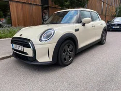 Vit Begagnad 2021 Mini Cooper Comfort Halvkombi | 207 502 kr (Bra pris)
