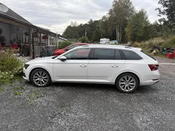 Vit Begagnad 2020 Skoda Superb Business Line Kombi | 290 000 kr (Marknadspris)
