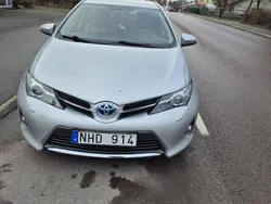 Silver Begagnad 2013 Toyota Auris Hybrid Active Halvkombi | 120 000 kr (Bra pris)