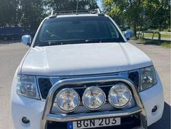 Vit Begagnad 2014 Nissan Navara Pickup | 180 000 kr (Marknadspris)