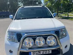 Vit Begagnad 2014 Nissan Navara Pickup | 180 000 kr (Marknadspris)